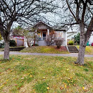  Holiday home Woodlawn Escape